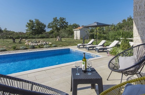 Drnis Cabin | Spacious Villa for up to 8 persons with private pool, garden, BBQ, A/C