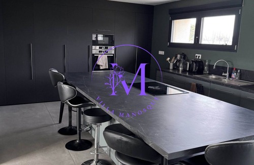 Les Ponts-de-Ce Villa | Spacious villa with private pool