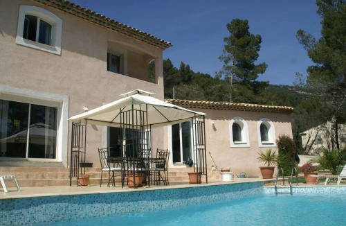 Bargemon Villa | Spacious Villa in Bargemon with Swimming Pool