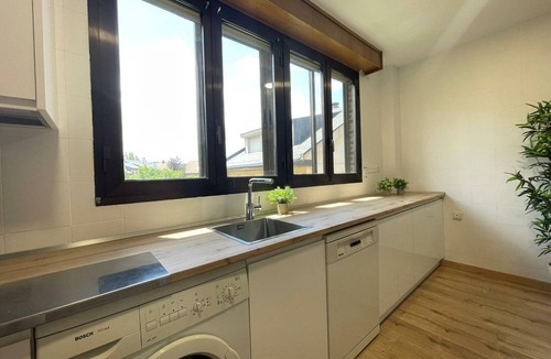 Jaca Cottage | Spacious Villa in Jaca with Private Pool and Garden