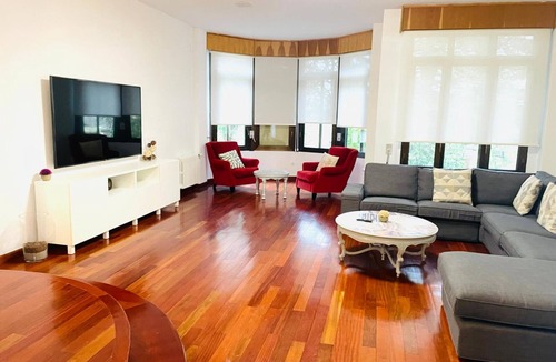 Jaca Cottage | Spacious Villa in Jaca with Private Pool and Garden