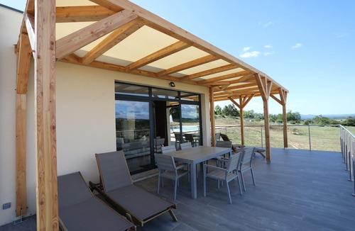 Brujas Villa | Spacious Villa in Vagnas with Pool