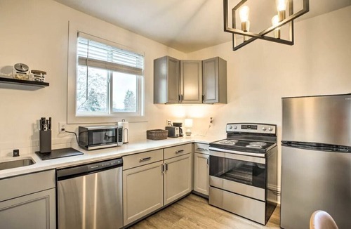 West Central House | Spacious Villa-Triplex in Kendall Yards - Sleeps 13