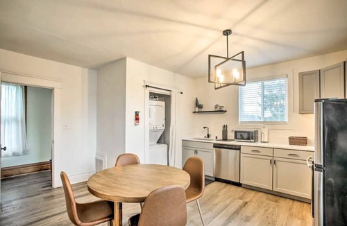 West Central House | Spacious Villa-Triplex in Kendall Yards - Sleeps 13