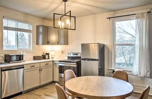 West Central House | Spacious Villa-Triplex in Kendall Yards - Sleeps 13