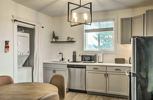 West Central House | Spacious Villa-Triplex in Kendall Yards - Sleeps 13