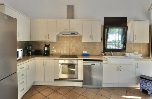 Tossa de Mar Cottage | Spacious Villa with Private Pool & BBQ, Near Lloret de Mar