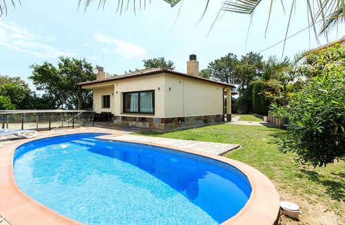 Lloret de Mar Cottage | Spacious villa with private pool, parking, and air conditioning