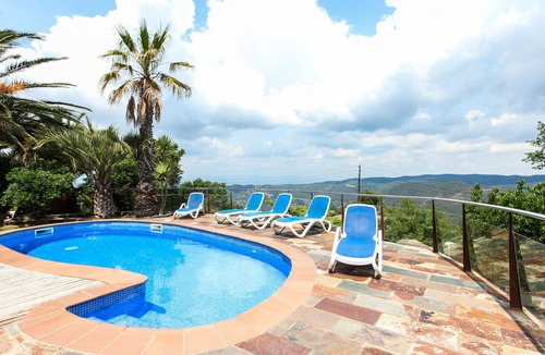 Lloret de Mar Cottage | Spacious villa with private pool, parking, and air conditioning