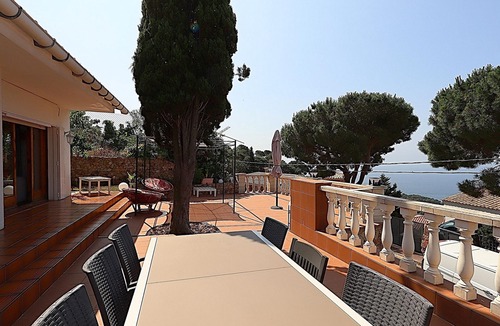 Lloret de Mar Cottage | Spacious villa with private pool near Lloret de Mar