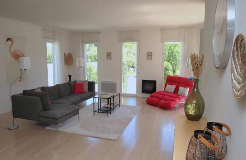 Castelnau-d'Aude Villa | Spacious villa with heated pool and EV charger