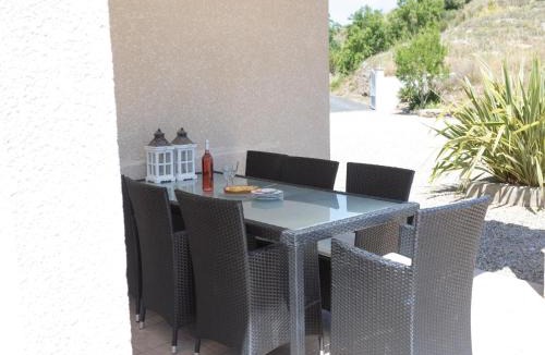 Castelnau-d'Aude Villa | Spacious villa with heated pool and EV charger