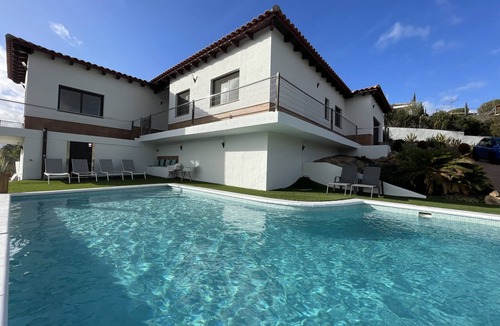 Mas Altaba Villa | Spacious Villa with Private Pool & Gym – Only 20 min from Beach