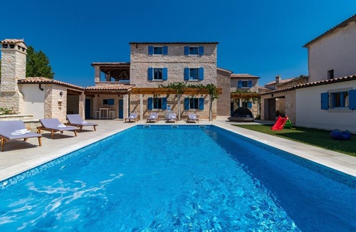 Bokordici Villa | Spacious Villa, with private pool in a peaceful village away from city crowds!