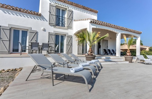 Aigne Villa | Spacious villa with pool and panoramic views