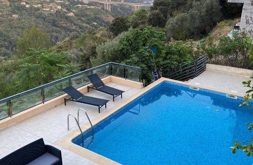 Nice Villa | Spacious villa with pool in Nice