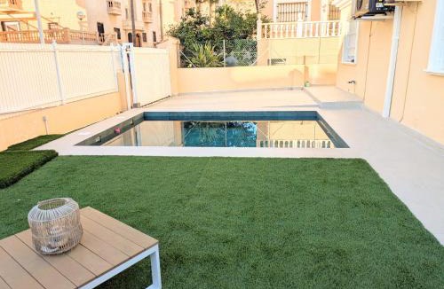 Guardamar del Segura Villa | Spacious villa with private pool and beach views