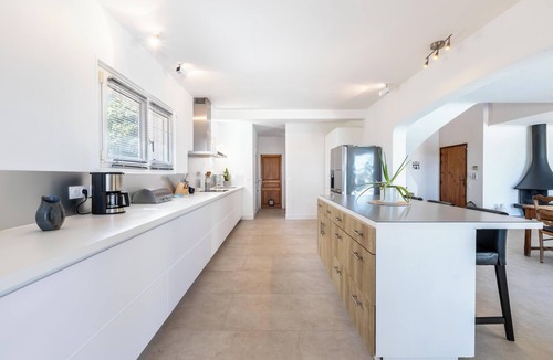 Grabels Villa | Spacious villa with swimming pool and beautiful view