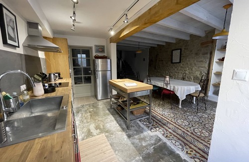 Taurize Cottage | spacious village house with panoramic terrace