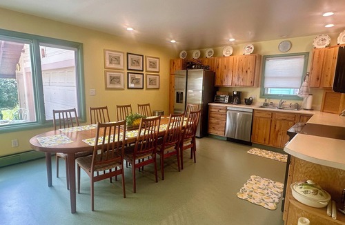 Casper House | Spacious Vintage Getaway. Walkable!