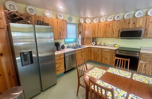 Casper House | Spacious Vintage Getaway. Walkable!