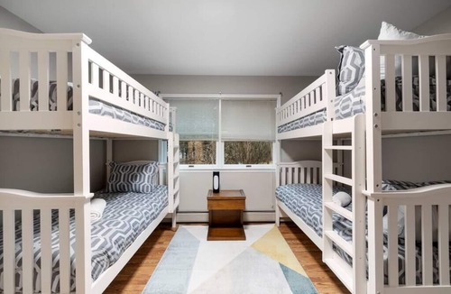 Town of Ramapo House | Spacious w/ Huge Yard, Pool, Fire Pit and Billiards