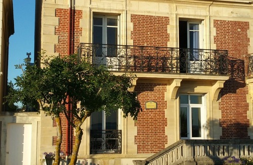 Saint-Regnobert-de-la-Cote-de-Nacre House | Spacious waterfront 19th-century house