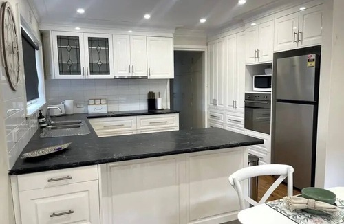 Kooringal Apartment | Spacious Wagga Escape