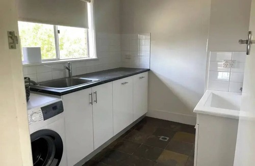 Kooringal Apartment | Spacious Wagga Escape