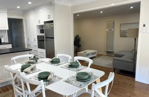 Kooringal Apartment | Spacious Wagga Escape
