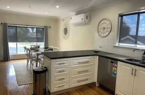 Kooringal Apartment | Spacious Wagga Escape