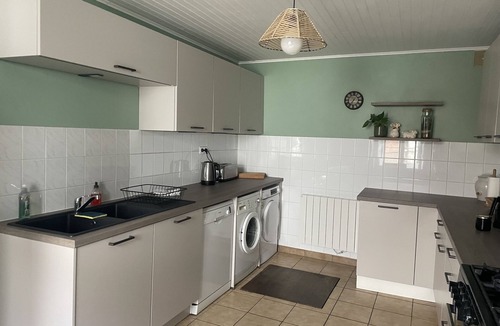 Olby House | Spacious warm L'Abri du Berge suitable for tribes