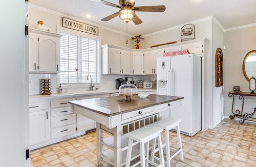 Warrensburg House | Spacious Warrensburg Getaway w/Fireplace!