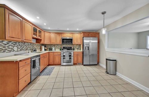 Cedar Lake House | Spacious water-facing 5-bedroom loft with backyard access to Cedar Lake