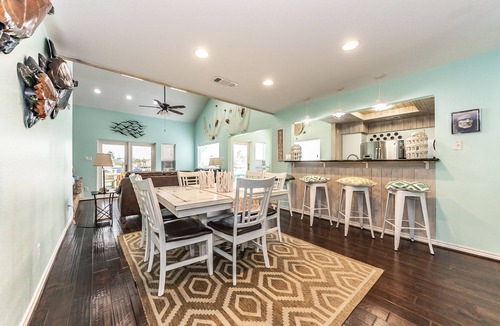 Jamaica Beach House | Spacious waterfront home on main canal.