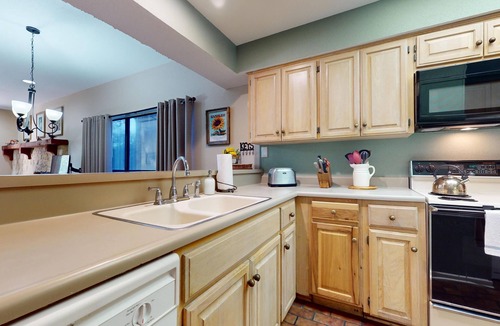 New Braunfels Condo | Spacious Waterfront Comal River Condo : CW C105 : Free Tubes with Rental!