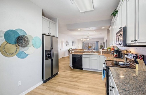 Indian Point Condo | Spacious Waterfront Condo with Sunsets near SDC - Custom Infinity Game Table