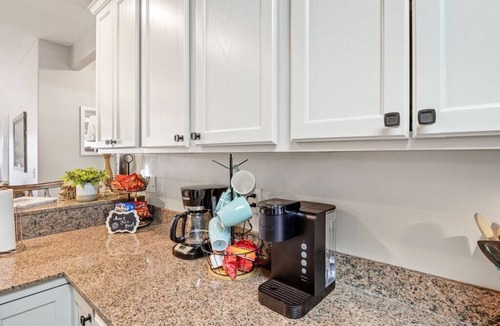 Indian Point Condo | Spacious Waterfront Condo with Sunsets near SDC - Custom Infinity Game Table