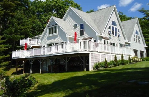 Freeport House | Spacious waterfront home on Casco Bay