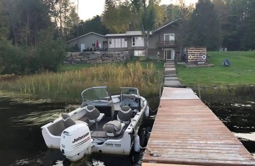 Monetville House | Spacious Waterfront in the French Rivernn