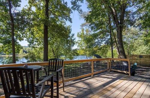 Matamoras House | Spacious Waterfront KING BED
