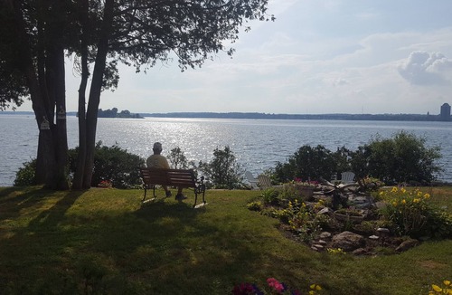 De Peyster House | Spacious Waterfront Home In Thousand Islands!