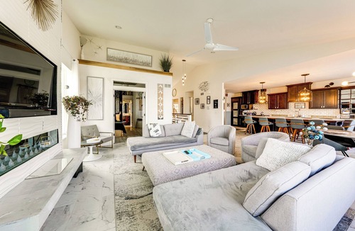 Yorkville House | Spacious Waterfront Yorkville Getaway w/Yard