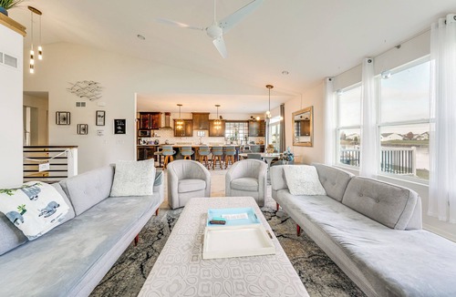 Yorkville House | Spacious Waterfront Yorkville Getaway w/Yard