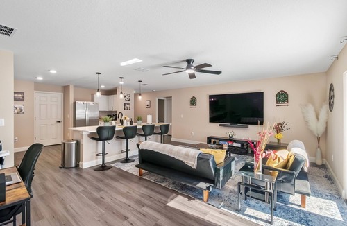 Ocala House | Spacious WEC Retreat with EV Charger.