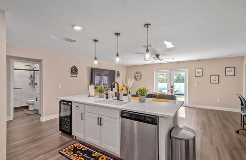 Ocala House | Spacious WEC Retreat with EV Charger.