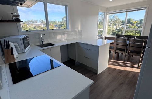 Henderson House | Spacious West Auckland Accommodation