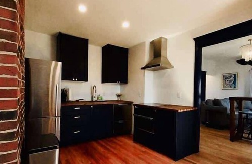 West End Apartment | Spacious West End Penthouse | Great for Groups