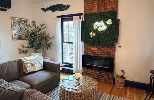 West End Apartment | Spacious West End Penthouse | Great for Groups