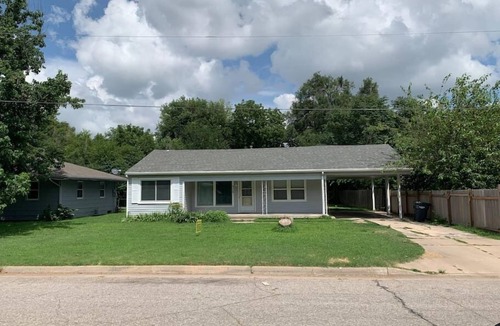 Wichita House | Spacious West Side Home away from Home!